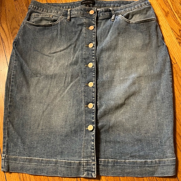 Banana Republic Dresses & Skirts - EUC Banana Republic size 14 Denim skirt